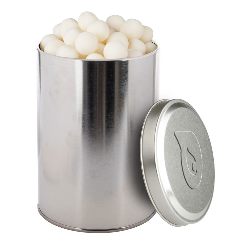 Groot blik met embossing en gevuld met snoep