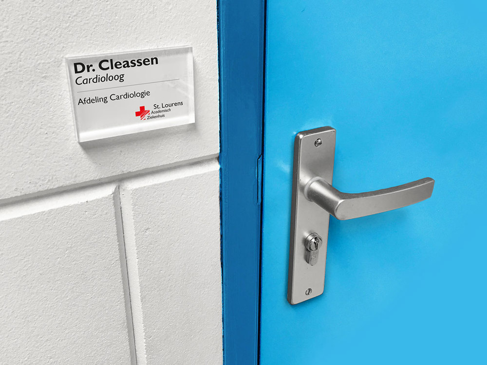 Megadome van 8 mm plexiglas met bedrukking in full colour op achterzijde, optisch effect