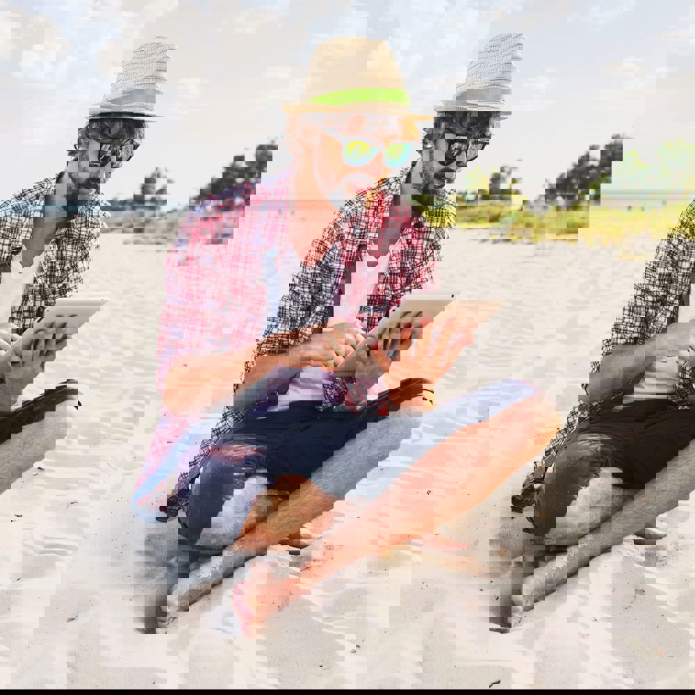 Strohoed met gekleurde band