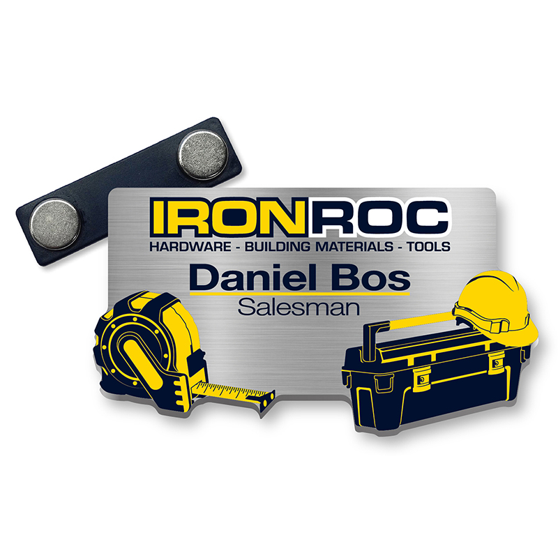 Naambadge custommade van kunststof in eigen vorm met magneet of speldsluiting