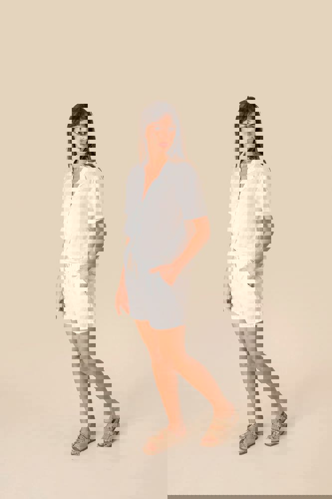 SP523 - Damesoverhemd met korte mouwen en bowlingkraag in linnen