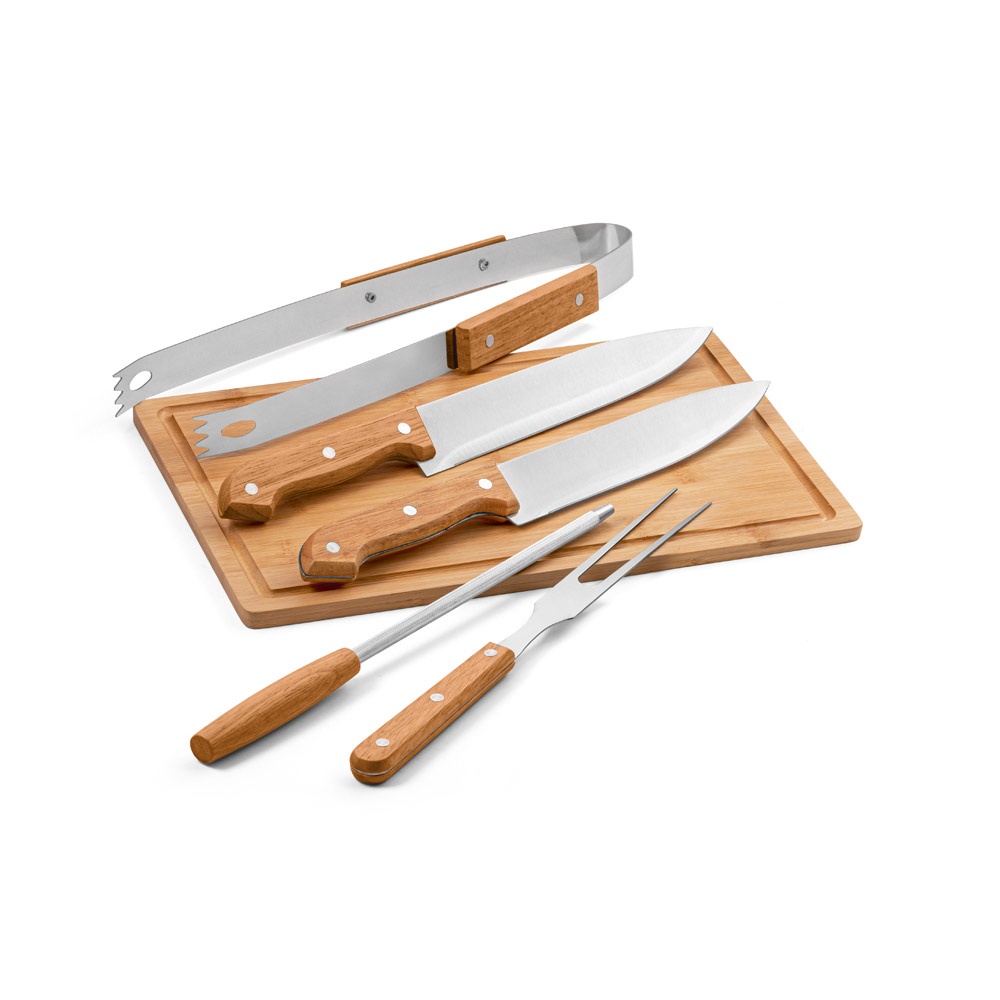 FLARE. 5-delige barbecue tool set van hout en vroestvrij staal. De plank is van bamboe